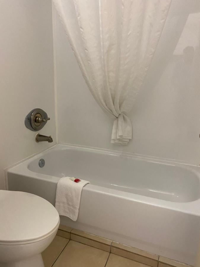 Days Inn By Wyndham Brunswick/St. Simons Area מראה חיצוני תמונה