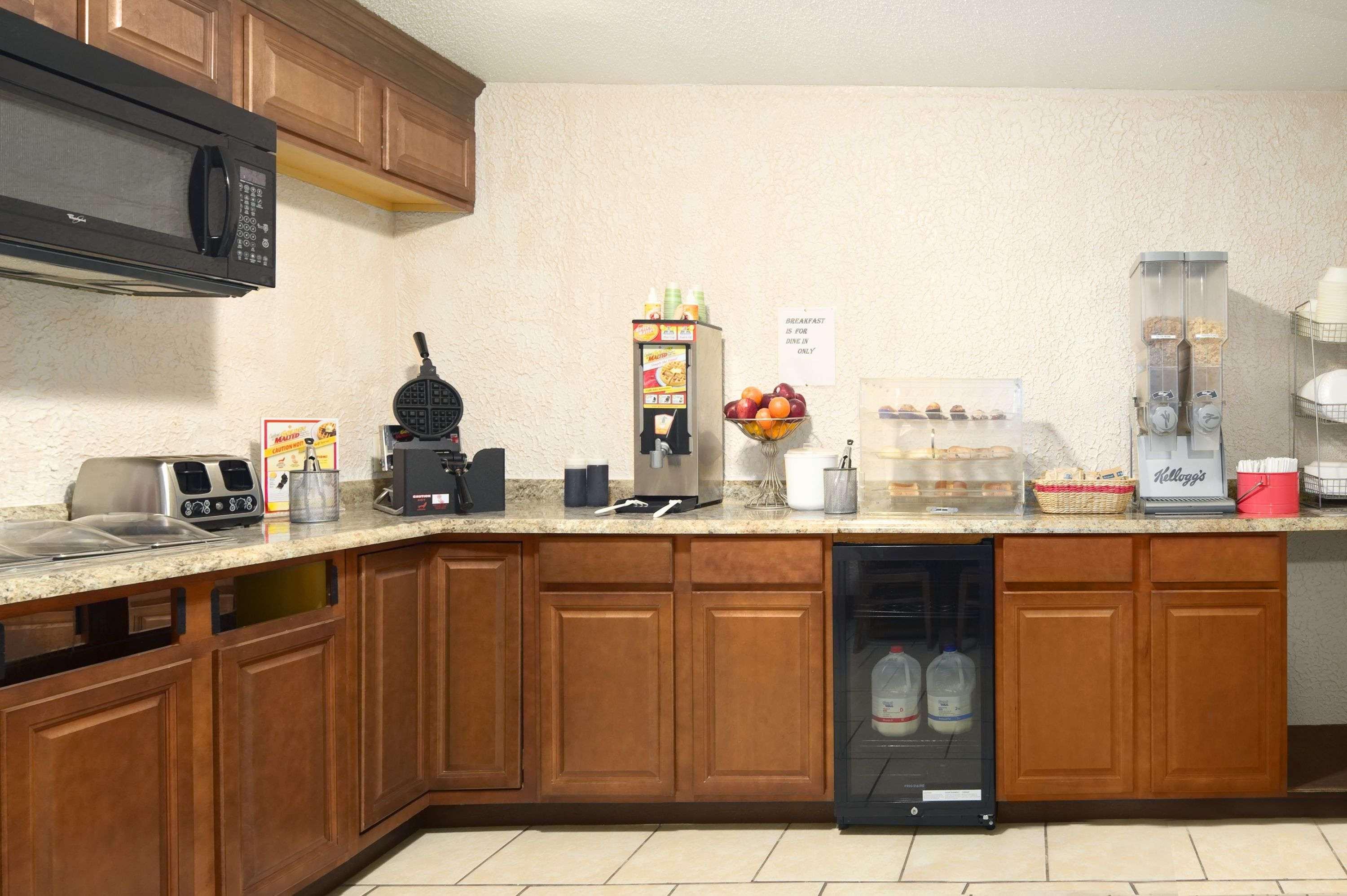 Days Inn By Wyndham Brunswick/St. Simons Area מראה חיצוני תמונה