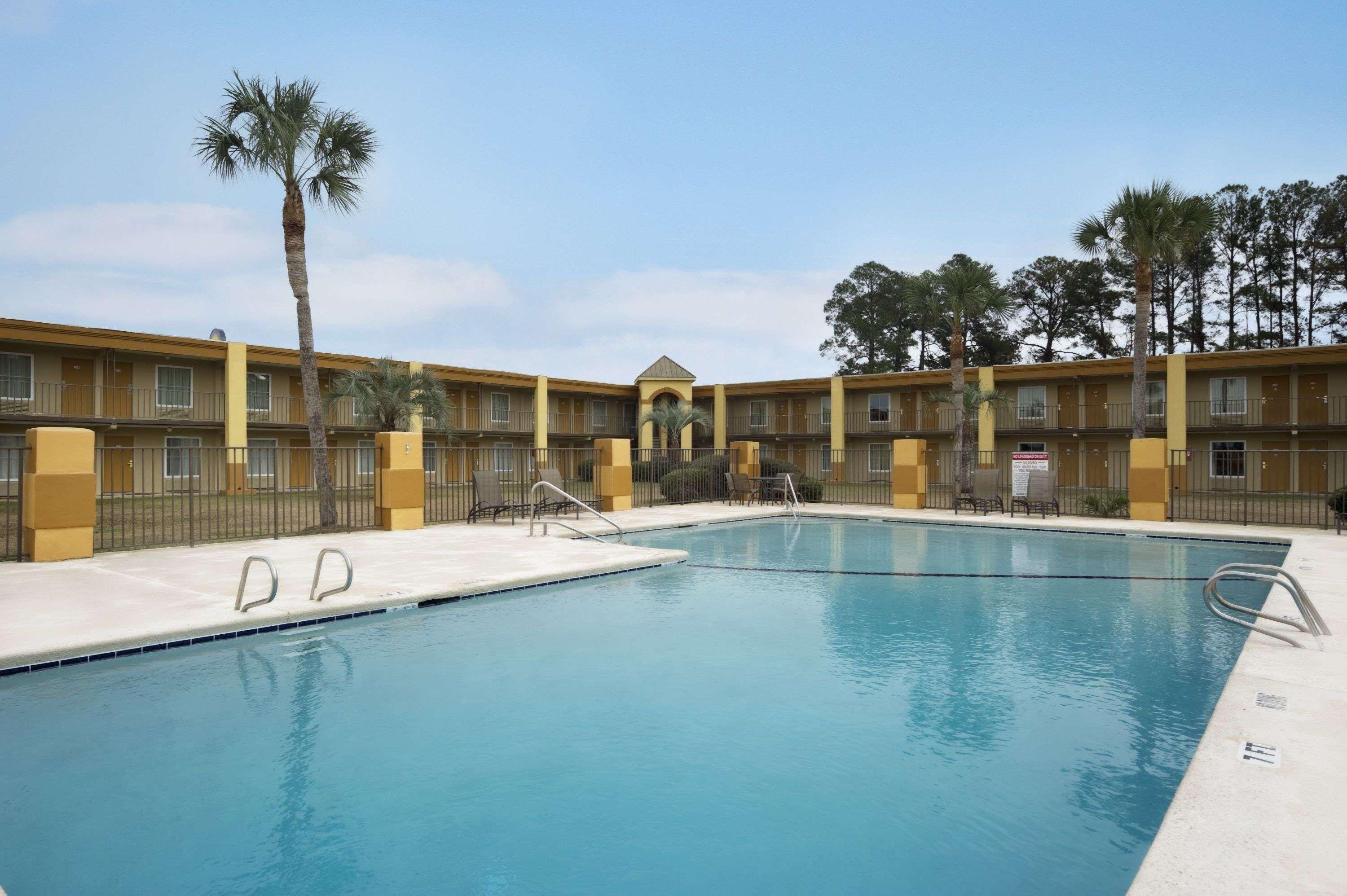 Days Inn By Wyndham Brunswick/St. Simons Area מראה חיצוני תמונה