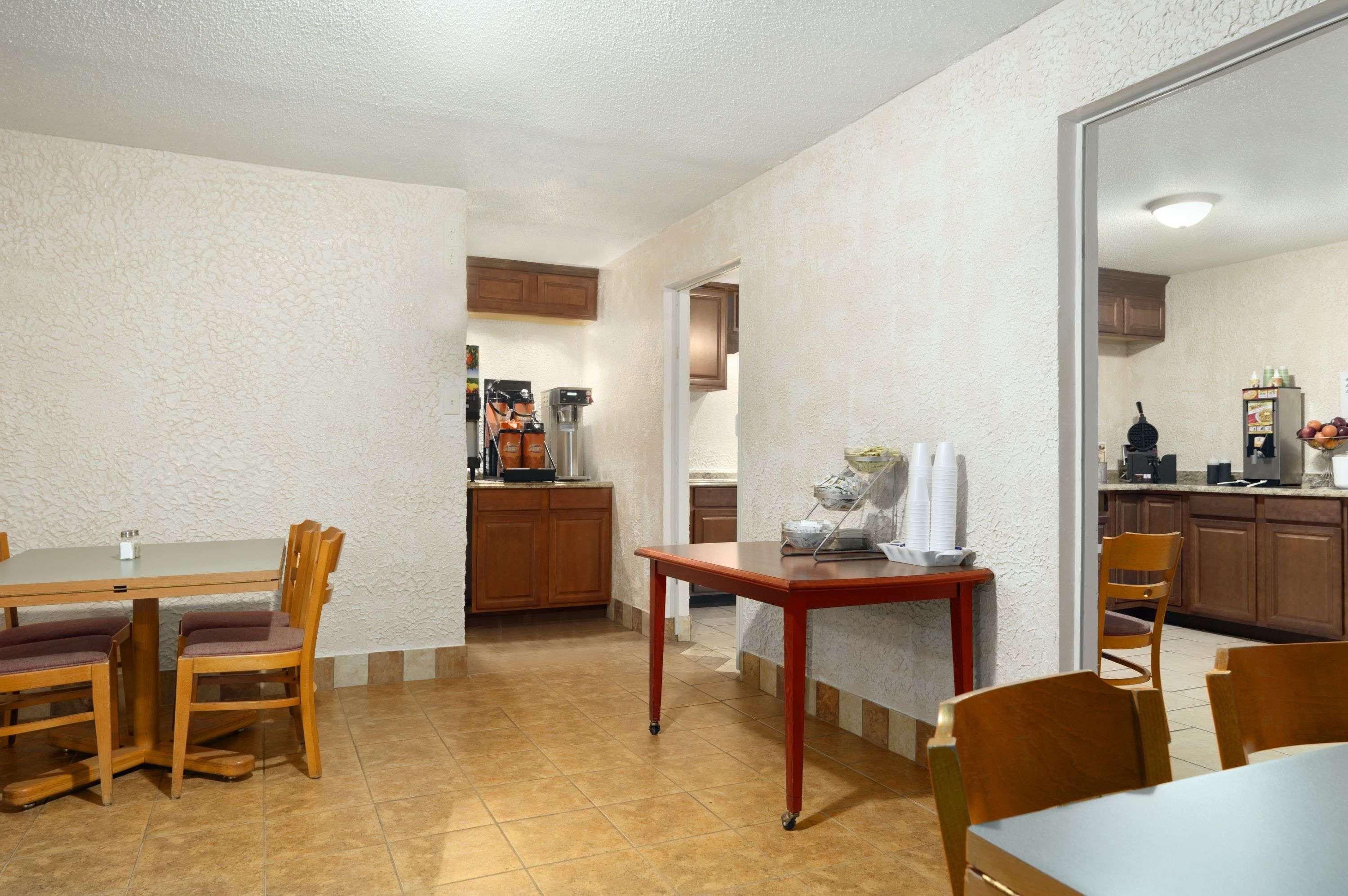 Days Inn By Wyndham Brunswick/St. Simons Area מראה חיצוני תמונה