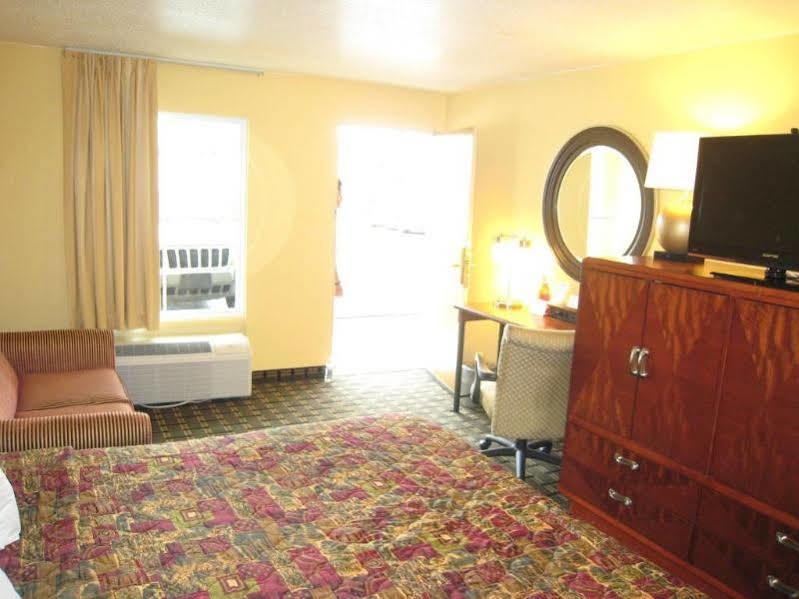 Days Inn By Wyndham Brunswick/St. Simons Area מראה חיצוני תמונה