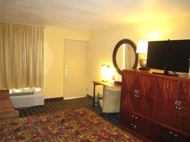 Days Inn By Wyndham Brunswick/St. Simons Area מראה חיצוני תמונה