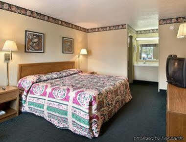 Days Inn By Wyndham Brunswick/St. Simons Area מראה חיצוני תמונה